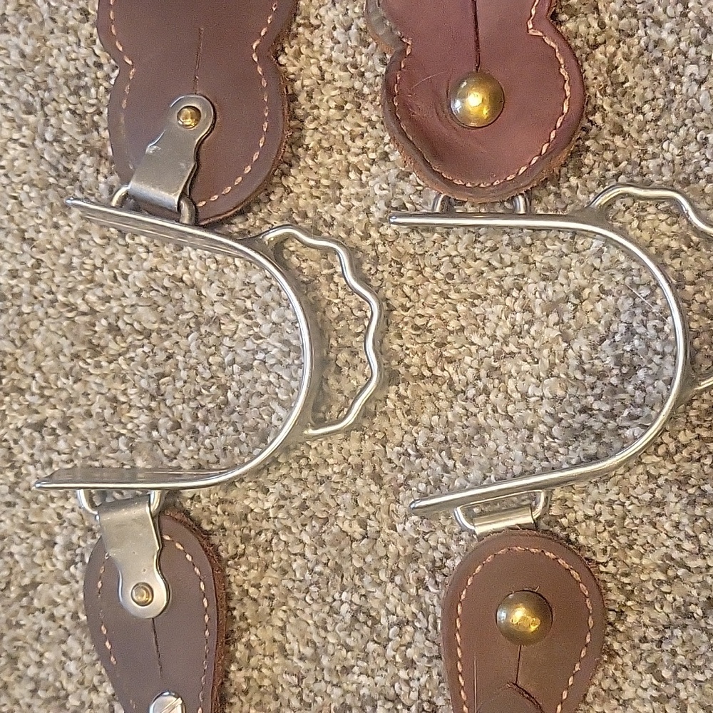 Equestrian Bundle Of Spurs And Straps - Picture 12 of 15